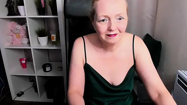 Karen Villis online show from December 20, 2025, 11:46 am