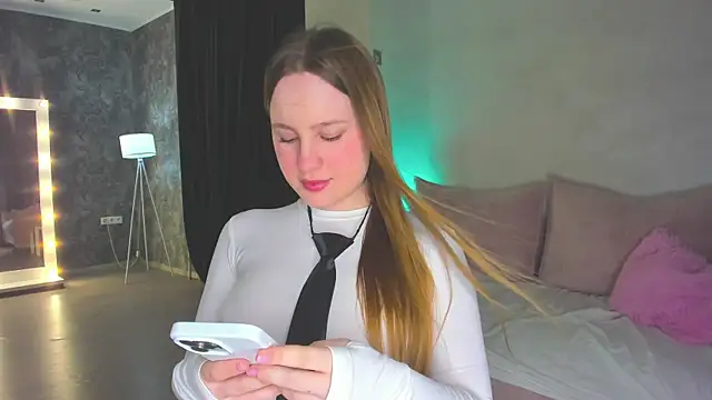 Candy Cansew online show from April 5, 2026, 1:12 am