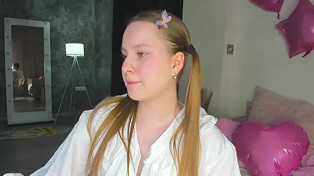 Candy Cansew online show from June 5, 2026, 6:52 am