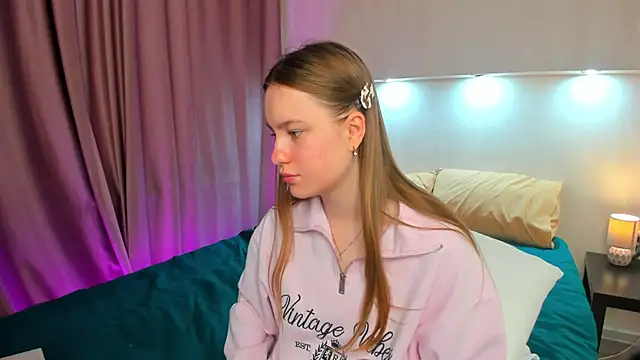 Snapshot of Candy_Cansew chatting on September 9, 2025, 1:38 am Candy Cansew online show from September 9, 2025, 1:38 am