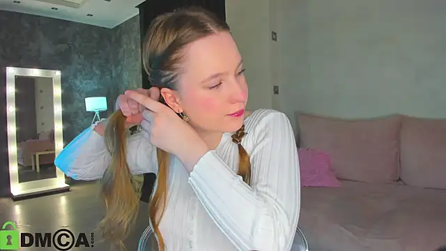 Candy Cansew online show from April 26, 2026, 1:03 am