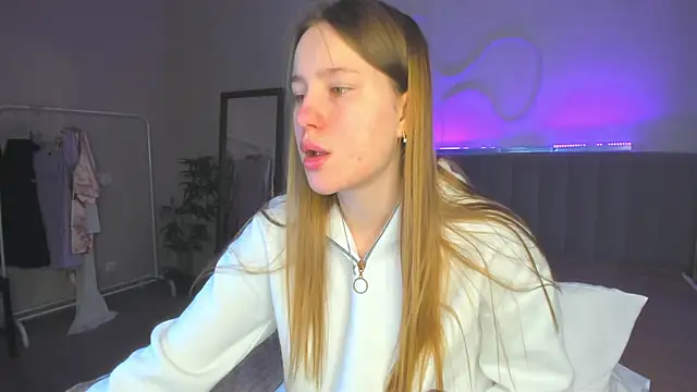 Snapshot of Candy_Cansew chatting on September 10, 2025, 1:37 am Candy Cansew online show from September 10, 2025, 1:37 am