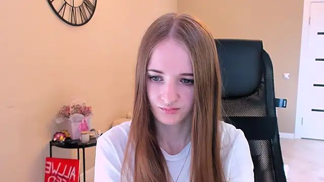Snapshot of KateKayer chatting on October 19, 2025, 9:12 am KateKayer online show from October 19, 2025, 9:12 am