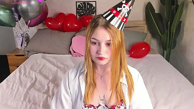 Snapshot of Christine_Wallker chatting on September 13, 2025, 1:05 am Christine Wallker online show from September 13, 2025, 1:05 am