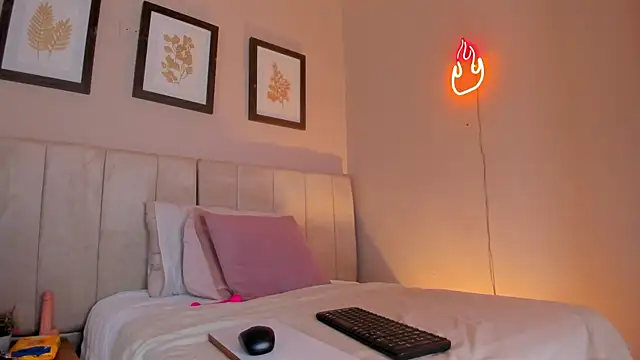  lucia 18 online show from October 13, 2025, 5:47 pm