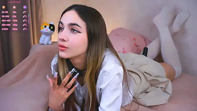 CupSizeGirl online show from October 19, 2025, 4:32 pm