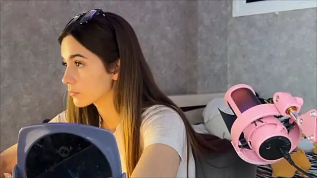 Snapshot of CupSizeGirl chatting on March 25, 2026, 6:35 am CupSizeGirl online show from March 25, 2026, 6:35 am