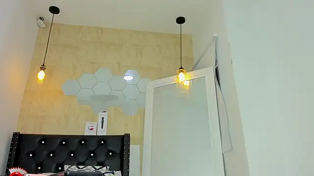 valentina-diiaz online show from November 18, 2025, 2:53 pm