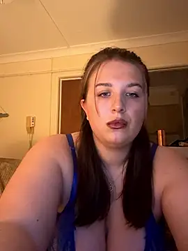 CutieCurvyGirlxo online show from January 11, 2026, 9:44 pm