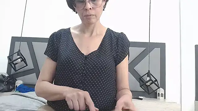 amanda ramirez online show from April 1, 2026, 9:23 pm