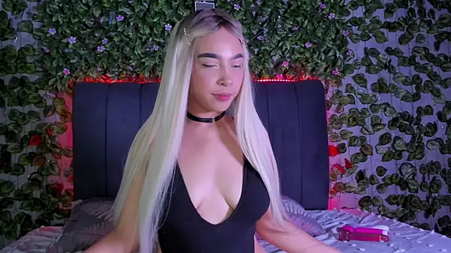 evelin 33 online show from October 7, 2025, 10:55 pm