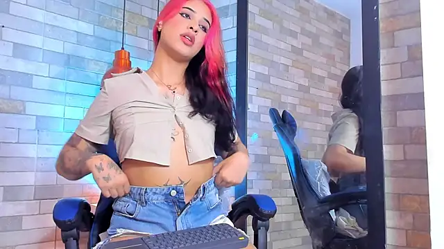 Snapshot of DixyPalmer chatting on September 26, 2025, 7:32 pm DixyPalmer online show from September 26, 2025, 7:32 pm