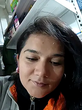 mia traveluxe online show from December 5, 2025, 4:44 am