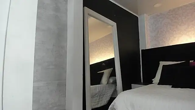 floraginette online show from February 26, 2026, 6:08 pm