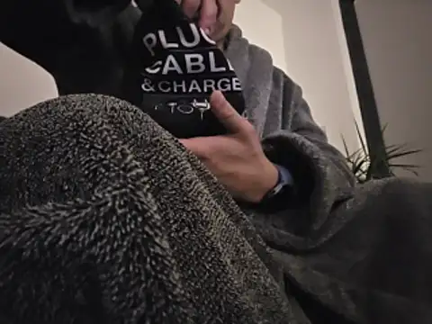 Snapshot of CloudyMuscleBeefy chatting on December 16, 2025, 2:49 am CloudyMuscleBeefy online show from December 16, 2025, 2:49 am