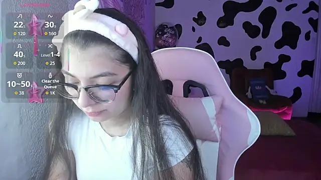 abbie jensen  online show from October 22, 2025, 3:06 am