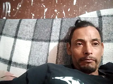 Snapshot of ConfidedAward chatting on April 11, 2026, 7:06 pm ConfidedAward online show from April 11, 2026, 7:06 pm