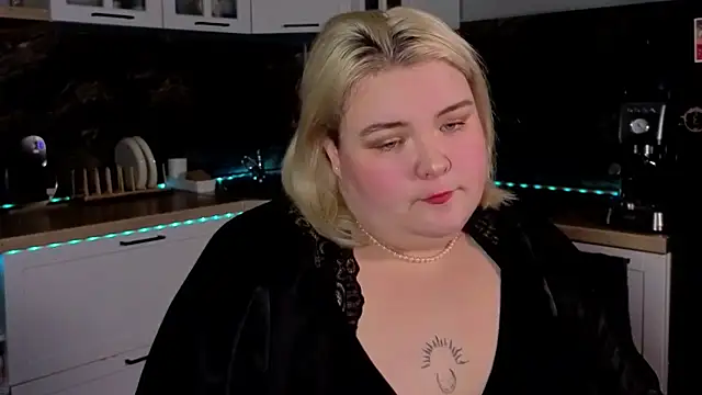 Ellabigbaby online show from October 4, 2025, 1:34 pm