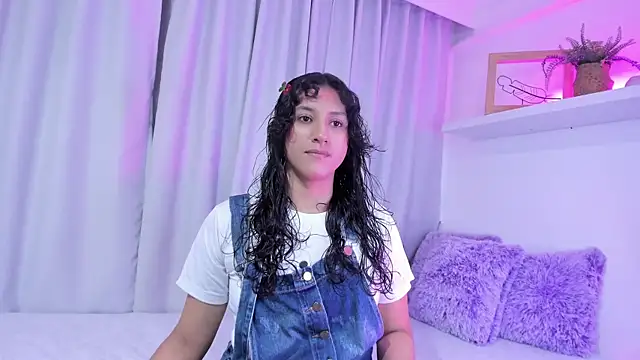niia7 online show from April 22, 2026, 7:42 pm