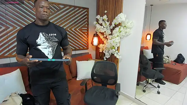 Snapshot of MarcusBlack_ chatting on April 15, 2026, 12:10 pm MarcusBlack online show from April 15, 2026, 12:10 pm