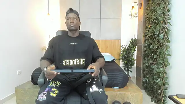 Snapshot of MarcusBlack_ chatting on September 29, 2025, 1:17 pm MarcusBlack online show from September 29, 2025, 1:17 pm