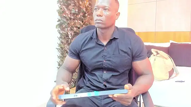 Snapshot of MarcusBlack_ chatting on March 17, 2026, 12:19 pm MarcusBlack online show from March 17, 2026, 12:19 pm