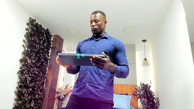 Snapshot of MarcusBlack_ chatting on April 13, 2026, 12:31 pm MarcusBlack online show from April 13, 2026, 12:31 pm