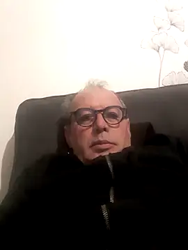 Vince072 online show from October 8, 2025, 3:52 am