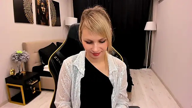 Snapshot of LindaSandy_1 chatting on February 7, 2026, 4:20 am LindaSandy 1 online show from February 7, 2026, 4:20 am