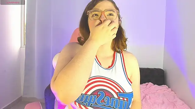 Snapshot of lizy_portman chatting on April 15, 2026, 10:32 pm lizy portman online show from April 15, 2026, 10:32 pm