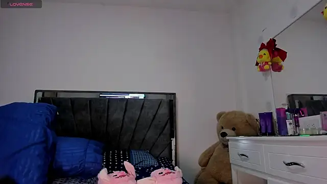 tifanny turner online show from December 3, 2025, 1:21 pm