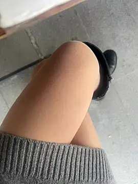 xiaoyuan01 online show from March 13, 2026, 2:27 am