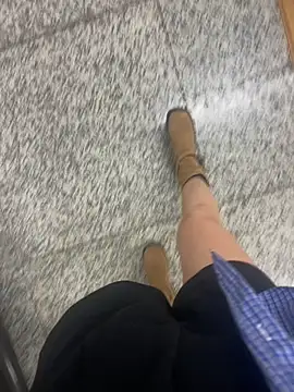 xiaoyuan01 online show from October 12, 2025, 1:51 am