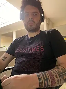 uto857 online show from November 18, 2025, 8:45 pm