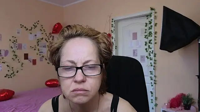 Snapshot of Ronda_Roni chatting on April 10, 2026, 9:16 am Ronda Roni online show from April 10, 2026, 9:16 am