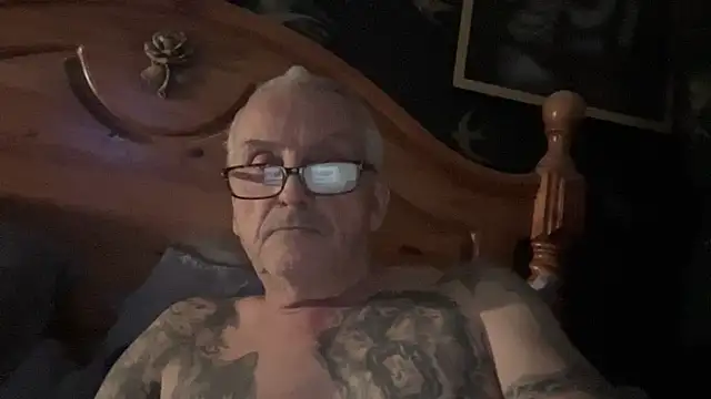 Snapshot of poggles chatting on December 1, 2025, 7:15 pm poggles online show from December 1, 2025, 7:15 pm