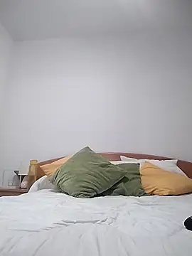 agustinalatina online show from October 13, 2025, 7:48 pm