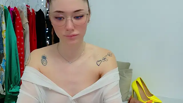 Snapshot of Ivanna__Rose chatting on March 28, 2026, 5:41 am Ivanna Rose online show from March 28, 2026, 5:41 am