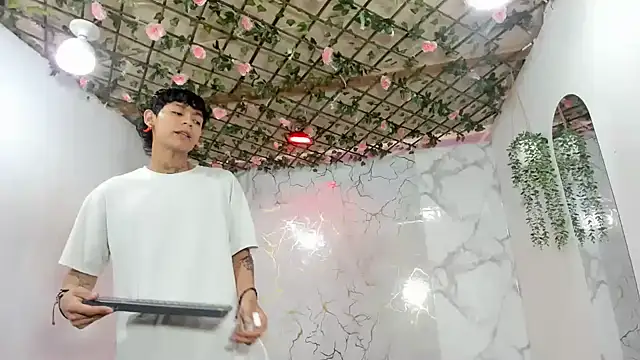 Bastian boyshot77 online show from July 3, 2026, 1:06 pm