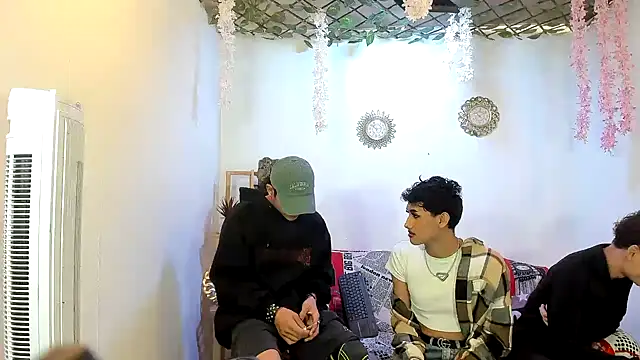 Snapshot of Bastian_boyshot77 chatting on February 15, 2026, 1:54 pm Bastian boyshot77 online show from February 15, 2026, 1:54 pm