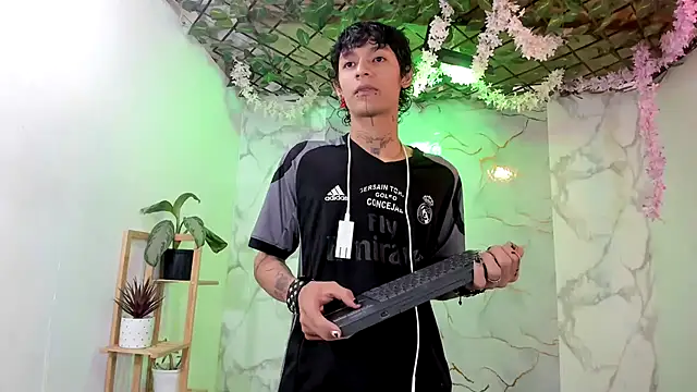 Snapshot of Bastian_boyshot77 chatting on April 14, 2026, 7:08 pm Bastian boyshot77 online show from April 14, 2026, 7:08 pm