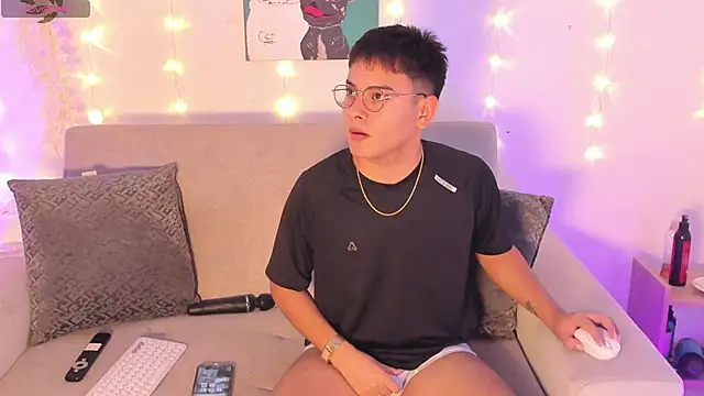 Snapshot of Young_Ben chatting on April 26, 2026, 1:14 am Young Ben online show from April 26, 2026, 1:14 am