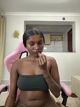 Snapshot of Lil-shawrie chatting on April 3, 2026, 7:20 pm Lil-shawrie online show from April 3, 2026, 7:20 pm