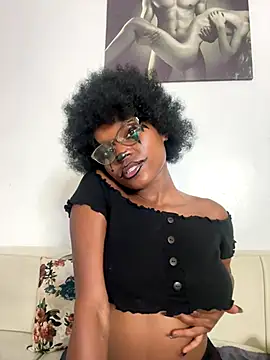 Snapshot of Lil-shawrie chatting on October 16, 2025, 11:51 am Lil-shawrie online show from October 16, 2025, 11:51 am