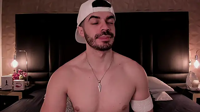 AxelThompson  online show from November 12, 2025, 11:58 am