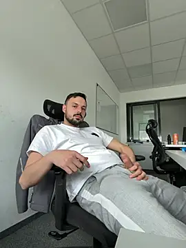 yourdreamboy17 online show from April 10, 2026, 2:46 pm