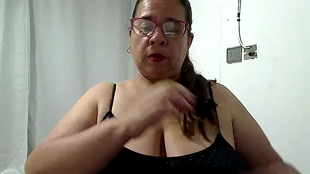 Snapshot of luciana69hot chatting on June 27, 2026, 8:48 pm luciana69hot online show from June 27, 2026, 8:48 pm