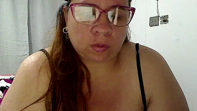 Snapshot of luciana69hot chatting on June 16, 2026, 2:06 pm luciana69hot online show from June 16, 2026, 2:06 pm