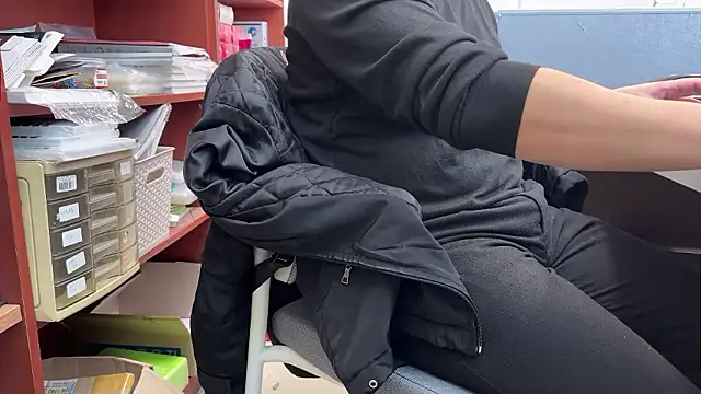 suwonsub online show from November 10, 2025, 3:22 am