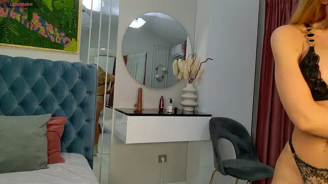 Snapshot of SiennaPierce chatting on January 16, 2026, 5:11 am SiennaPierce online show from January 16, 2026, 5:11 am